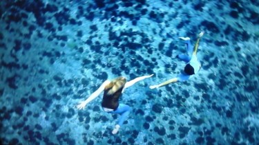 Photo de couplé sous la mer